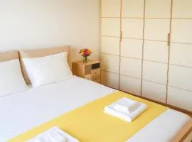 Zen Garden House - in front of the metro