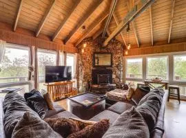 8 Mi to Ski Slopes! Hot Tub Haven in Seven Devils