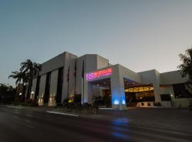 HS HOTSSON Hotel Tampico，位于坦皮科弗朗西斯科将军哈维尔米纳国际机场 - TAM附近的酒店