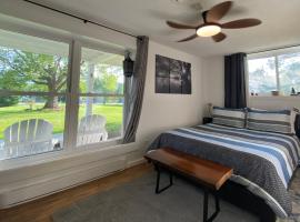 Our Place Up North BnB，位于亨茨维尔的住宿加早餐旅馆