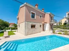 Villa Pomigranai with Swimming Pool