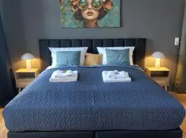 maremar - Luxus Boxspringbett - Küche - Arbeitsplatz - WLAN