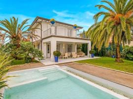 Villa Perla Quintessa by the Sea，位于Savina的酒店