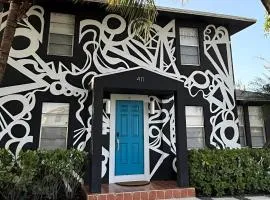 4BD 2BA - Black&White ArtBNB - Antique Row WPB
