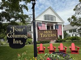 The Four Columns Inn & 1832 Tavern，位于Newfane的酒店