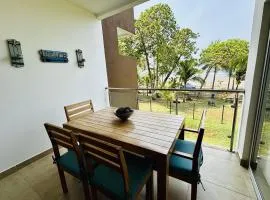 Beachfront Getaway, AC, Pools and Sunset Views