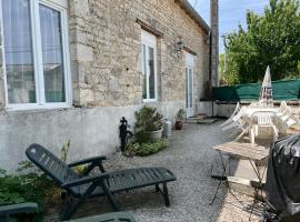Gîte de l'hortensia-Charmante maison de campagne au calme，位于Gourville的酒店