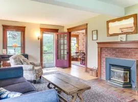 2 Mi to Chardon Square: Family Farmhouse Escape
