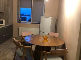 1 комн кв-ра с видом на Днепр в новострое，位于切尔卡瑟的Spa酒店