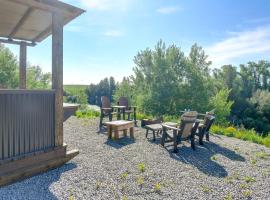 Fall River Cabin Retreat On-Site Fly Fishing!，位于阿什顿的酒店