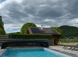 Chalet avec Jacuzzi et Piscine, déco soignée esprit cocooning