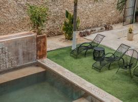 Hotel Boutique La Casona by Kavia，位于梅里达的酒店