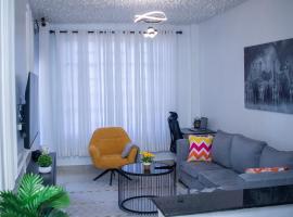 Nanyuki Luxe Stays，位于纳纽基的带停车场的酒店