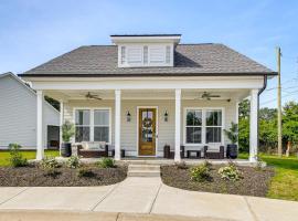 Walk to Boat Ramp Lake Greenwood Getaway!，位于Greenwood的酒店