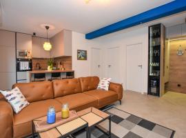 Apartment T E A Pag with HOT TUB，位于帕格的酒店