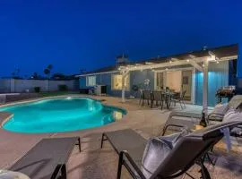Tranquility 4 Bedroom With Free Heated Pool!