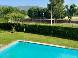 CAL QuEROL LlíViA 1- reformado con piscina en el centro，位于利维亚的酒店