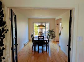 Fully furnished cozy home，位于蒙特利尔的酒店