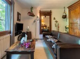 Majestic holiday home in Laroque with hot tub, cleaning included