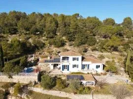 Goudargues Hills & Heated Pool, cleaning included