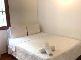hospedaje a tres cuadras de la plaza，位于莱瓦镇的酒店