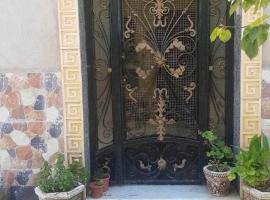 Duplex F2 avec jardin，位于Hamma Bouziane的酒店