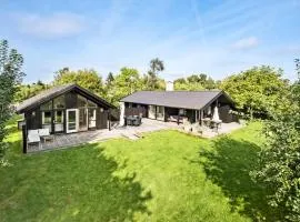 5 Bedroom Stunning Home In Tisvildeleje