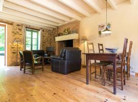 Cottage in Chaleix near Forest and Lake, cleaning included，位于Chalais的酒店