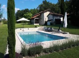 Holiday Home in Verteillac with Private Pool, cleaning included