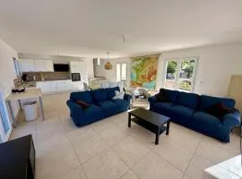 Villa l'Esquirol with view and pool, cleaning included