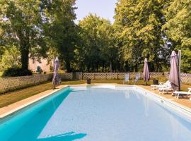 Cottage in Chaleix near Forest & Lake, cleaning included，位于Chalais的酒店