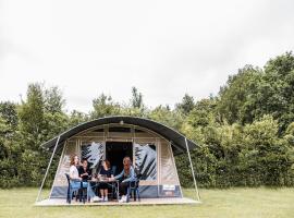 Nice tent lodge on the edge of a forest, cleaning included，位于Nommern的酒店