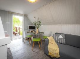 Holiday Home by Lake Kl pnicko with Pier, cleaning included，位于Klepnica的酒店