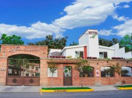 艾尔卡扎套房酒店，位于瓜达拉哈拉蒙特雷科技和高等教育学院附近的酒店