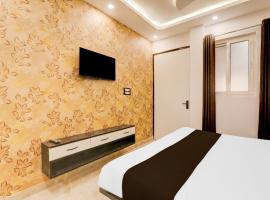 HOTEL O APPLE INN BEHIND STATE BANK OF INDIA，位于Alambagh的酒店