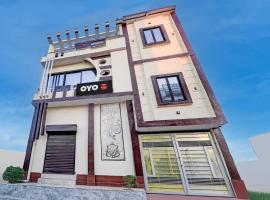 Hotel O The Golden Star，位于莫拉达巴德的酒店