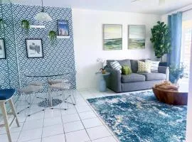 Designer's 1 BR 1BA Condo 1 Block to Aventura Mall