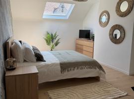 Suite en duplex avec jacuzzi et sauna privatif, au cœur de Veurne，位于弗尔内的酒店