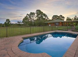 Hunter Valley Vineyard Large Family Farm Houses - Ironstone Estate Lovedale，位于勒弗戴尔的乡间豪华旅馆