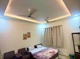 KRISHNAM GUEST HOUSE，位于瓜廖尔的酒店