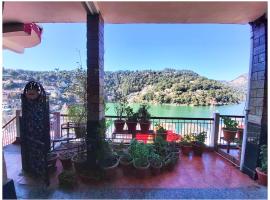 NAINITAL HOTEL! NAINEE # LAKE ! VIEW PALACE Near The Mall Road - Best Location - A Lake View Boutique Hotel，位于奈尼塔尔的酒店