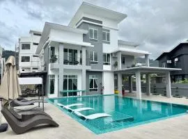 Private Pool Retreat, Langkawi Villa w/ Karaoke by Zervin