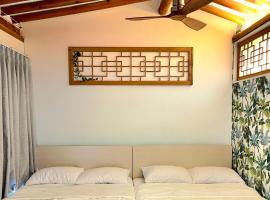 'Hanok Hanok' Boutique stay Hotel Seoul - 2min from Gyeongbokgung Palace station，位于首尔的酒店