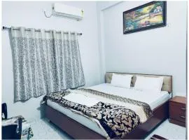 Hotel Shree! Anand! Palace Near Banaras Railway Station - Offers Budget Rooms With Wi-fi Facility - A Comfort Stay Guest House In Varanasi