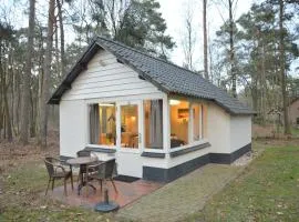 Completely detached bungalow in a nature-filled park by a large fen