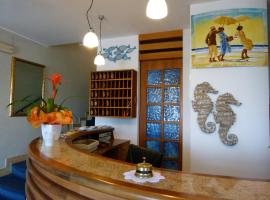 天堂酒店，位于法诺的酒店