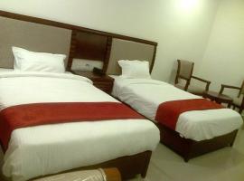 HOTEL REDLAS INN，位于Sangāreddi的酒店