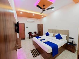 Hotel The R L Palace - "A Luxurious Hotel" 900 Meters From Ram Mandir Ayodhya，位于Ayodhya的酒店
