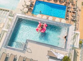 Victoria Frontemare Beach & Spa Hotel Jesolo，位于利多迪耶索罗的酒店