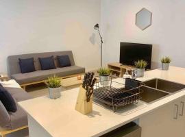The Links - luxury 3bdr villa in quiet estate，位于Macquarie Fields的酒店